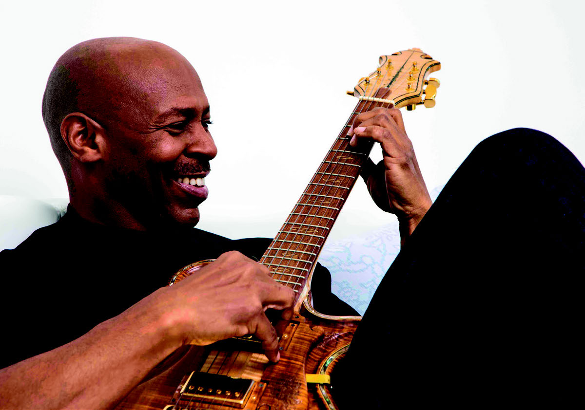 Review of Kevin Eubanks: East West Time Line